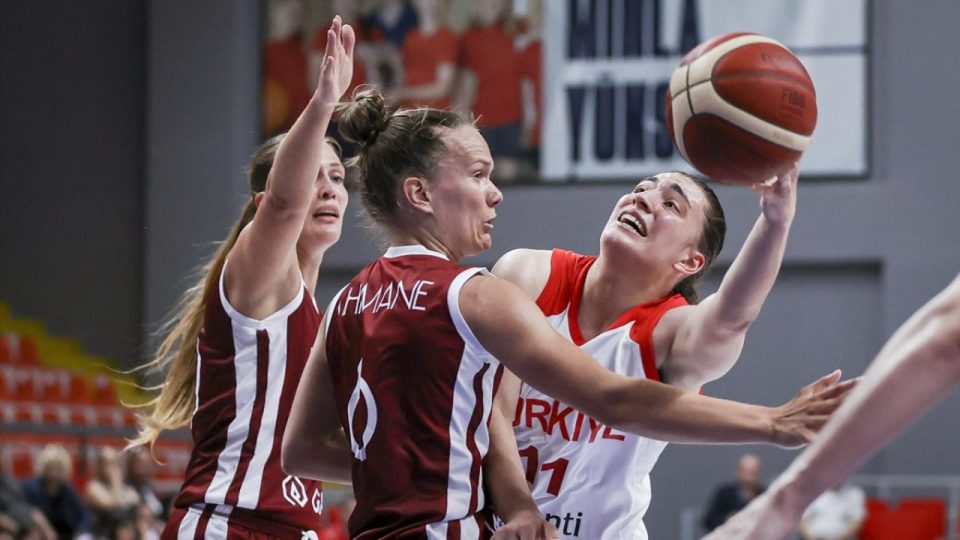 A Milli Kadın Basketbol Takımı hazırlık maçında Letonya’yı 75-51 mağlup etti